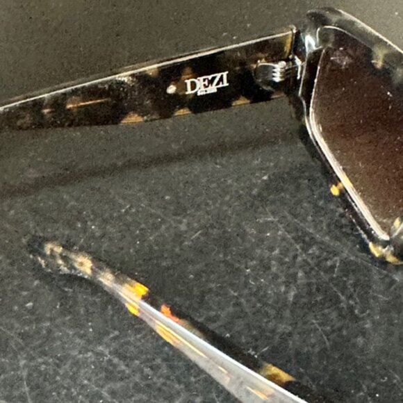 Dezi - Read the Room Sunglasses main image 4